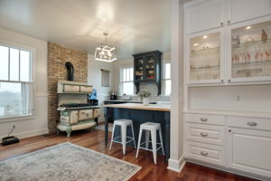 Kitchen/Breakfast Bar