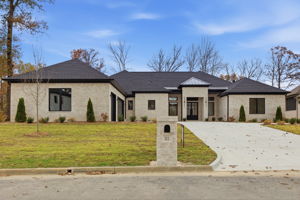 Residential real estate media in Maumelle, Arkansas by Avery & Bryant