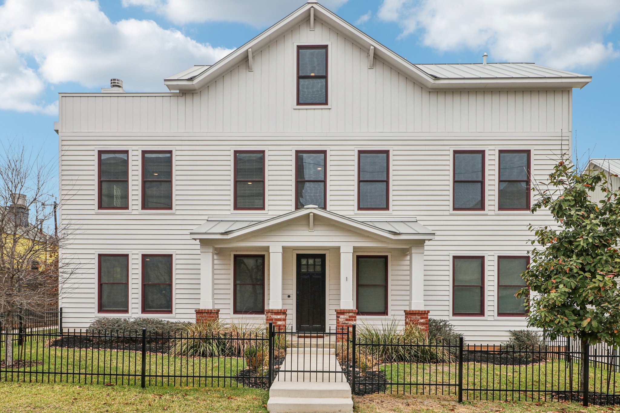 E Evergreen St-S1902-002.jpg