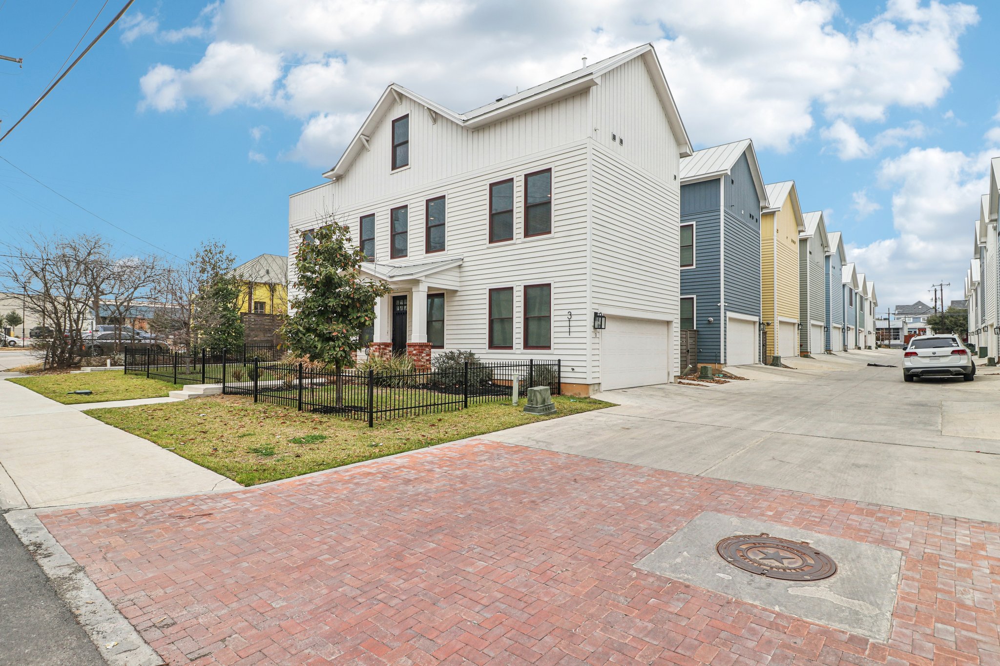 E Evergreen St-S1902-004.jpg