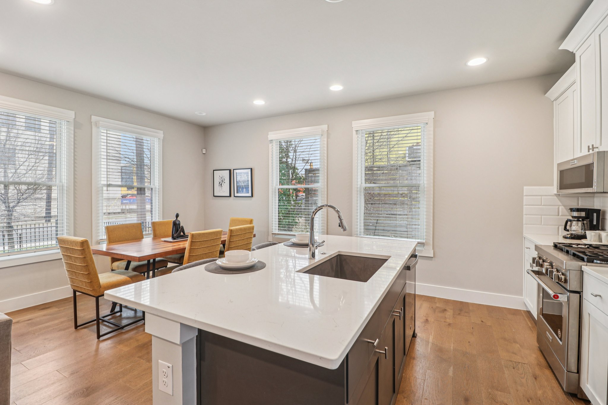 E Evergreen St-S1902-012.jpg