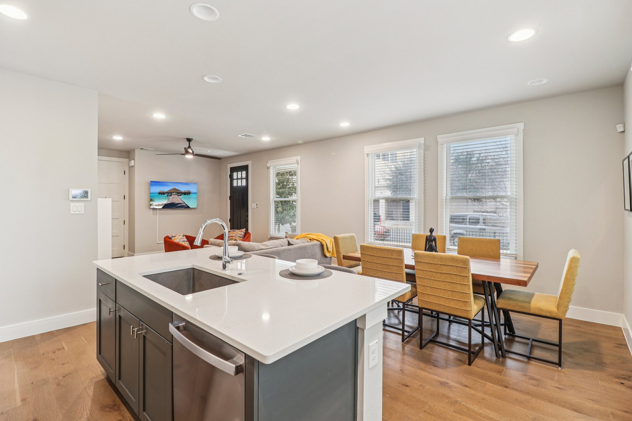 E Evergreen St-S1902-013.jpg