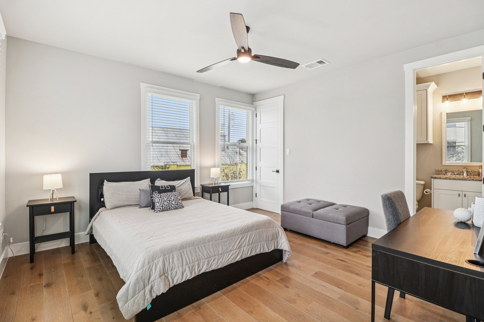 E Evergreen St-S1902-018.jpg