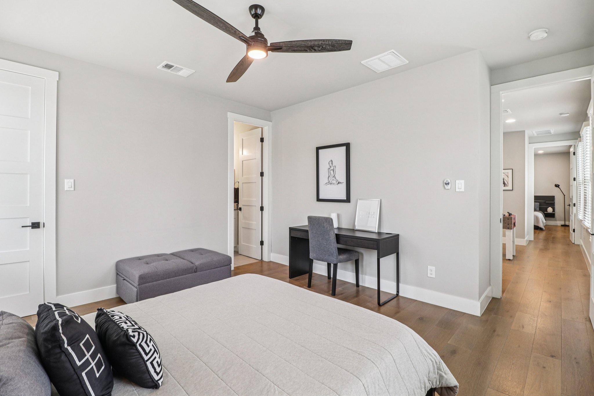 E Evergreen St-S1902-019.jpg