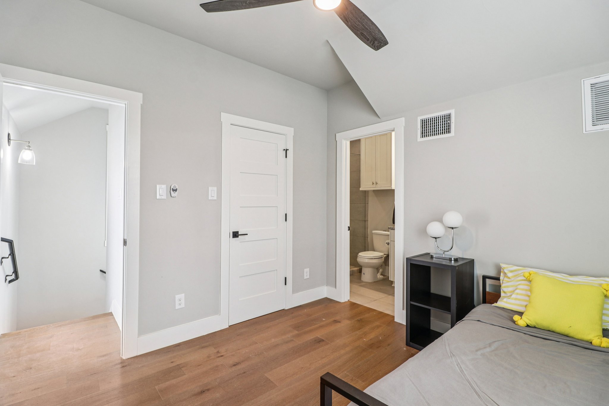 E Evergreen St-S1902-025.jpg