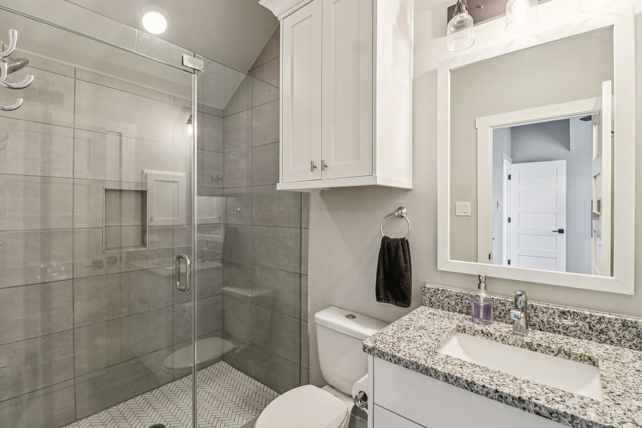 E Evergreen St-S1902-026.jpg