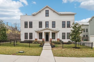 E Evergreen St-S1902-001.jpg