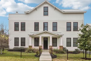 E Evergreen St-S1902-002.jpg