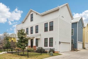 E Evergreen St-S1902-003.jpg