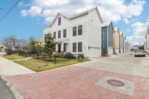 E Evergreen St-S1902-004.jpg