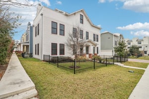 E Evergreen St-S1902-005.jpg