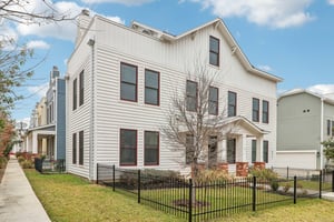 E Evergreen St-S1902-006.jpg