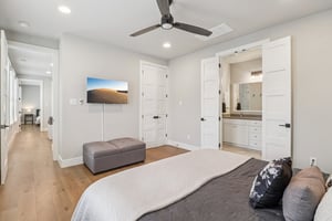 E Evergreen St-S1902-022.jpg