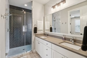 E Evergreen St-S1902-023.jpg