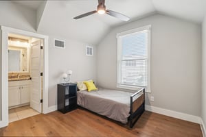 E Evergreen St-S1902-024.jpg