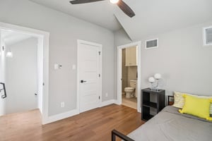 E Evergreen St-S1902-025.jpg