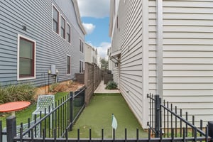 E Evergreen St-S1902-028.jpg