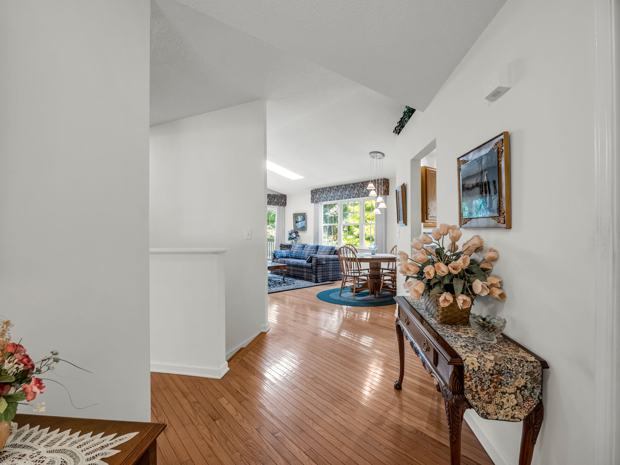 Foyer entering house
