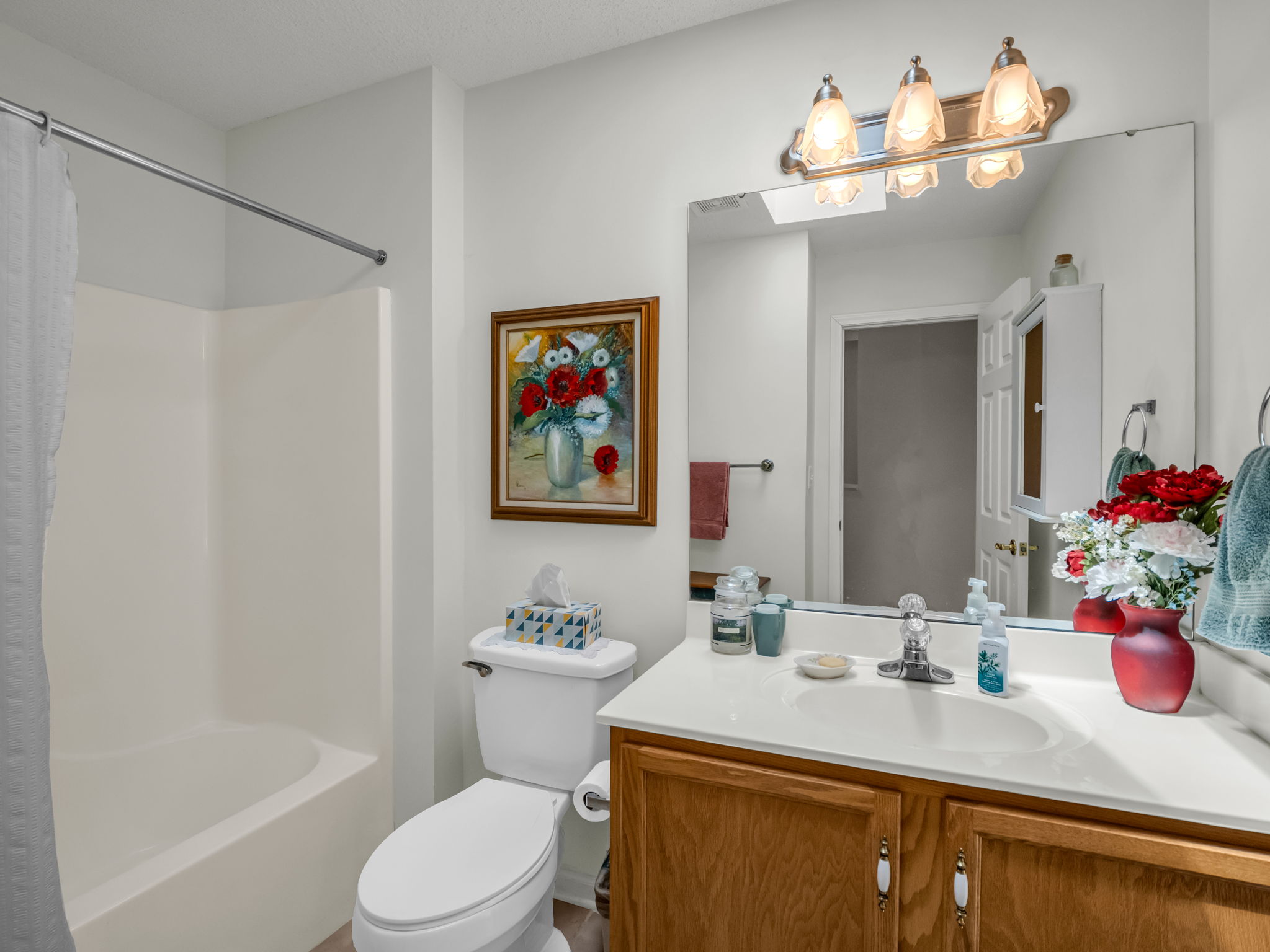 Hall bath - main level