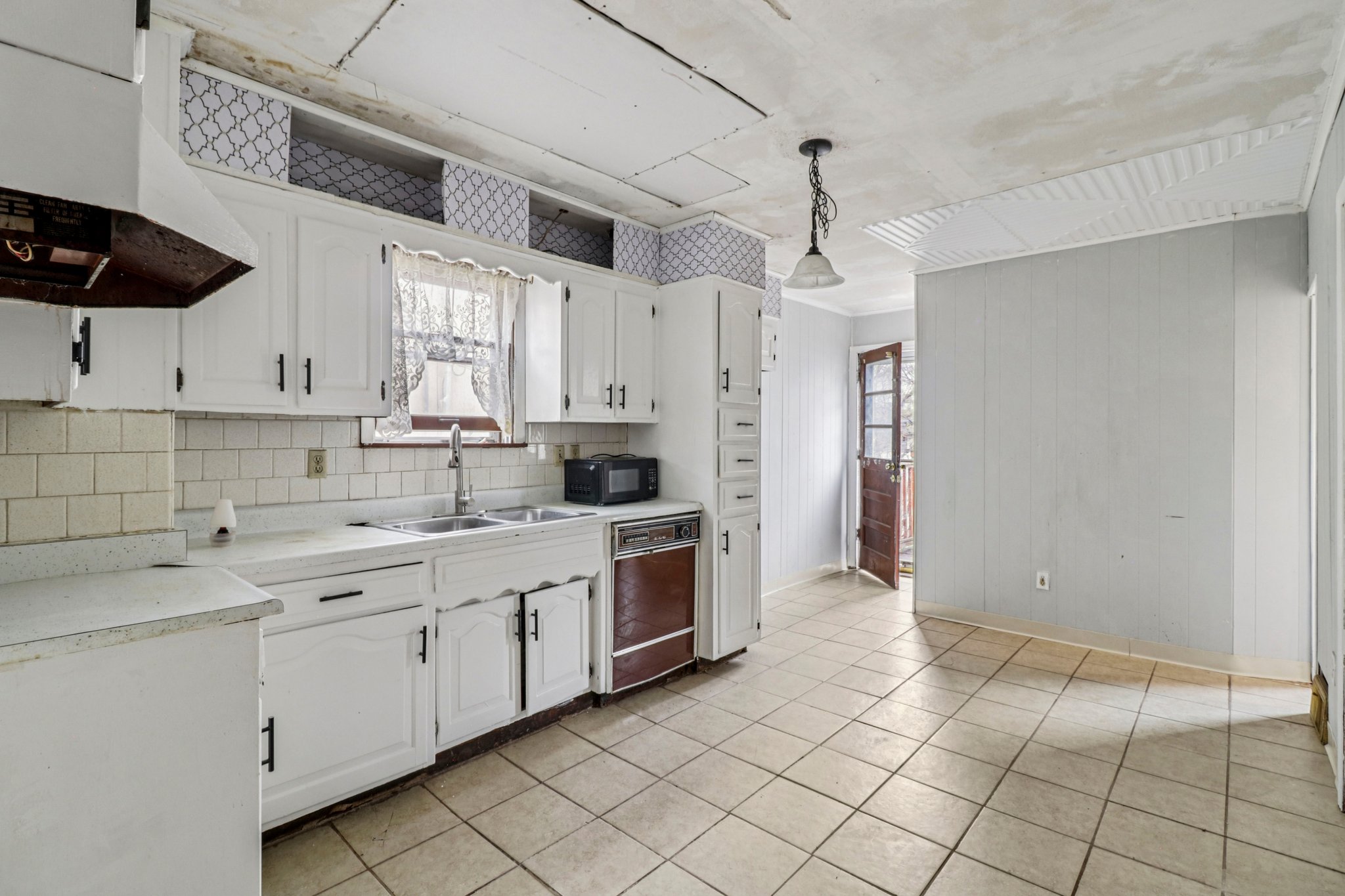 Lawn Ave-S0204-012.jpg