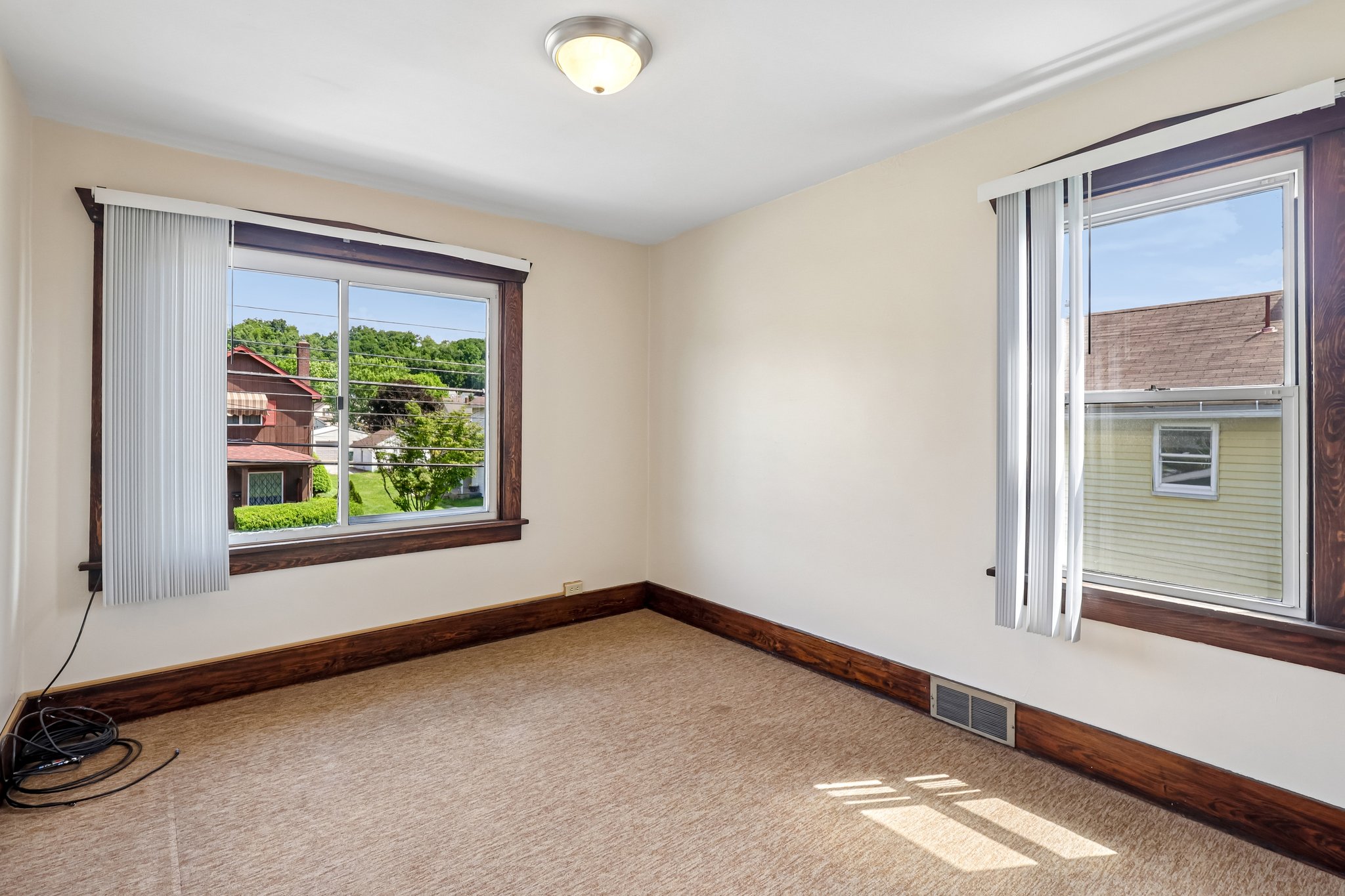 Line Ave-S1706-029.jpg