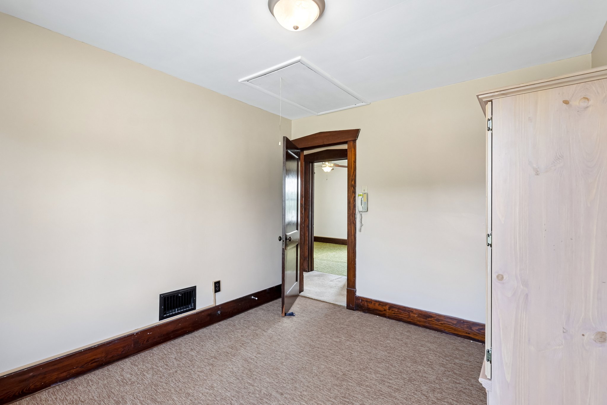 Line Ave-S1706-032.jpg