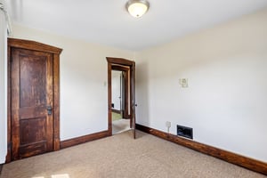Line Ave-S1706-030.jpg