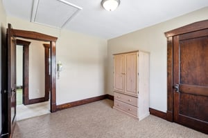 Line Ave-S1706-033.jpg