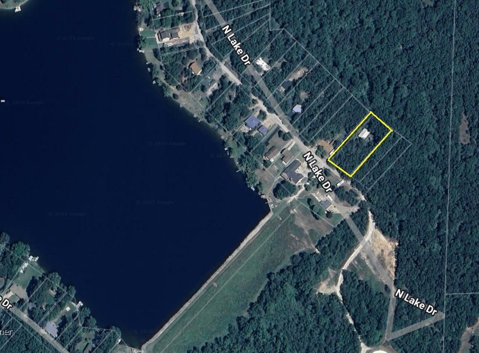 This is an incredible location if you enjoy to fish or explore the back acres by foot or ATV!