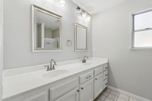  Photo 24