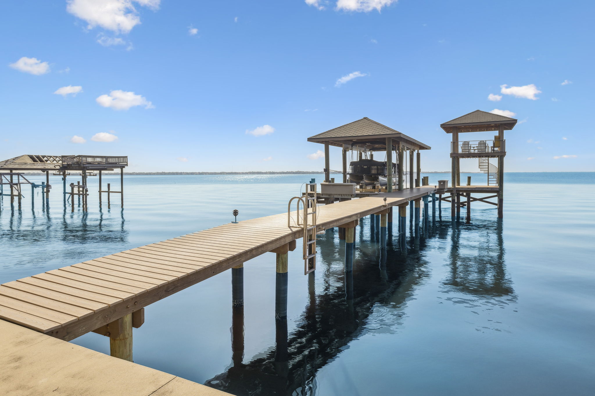Dock/Boat Lift/Boat House