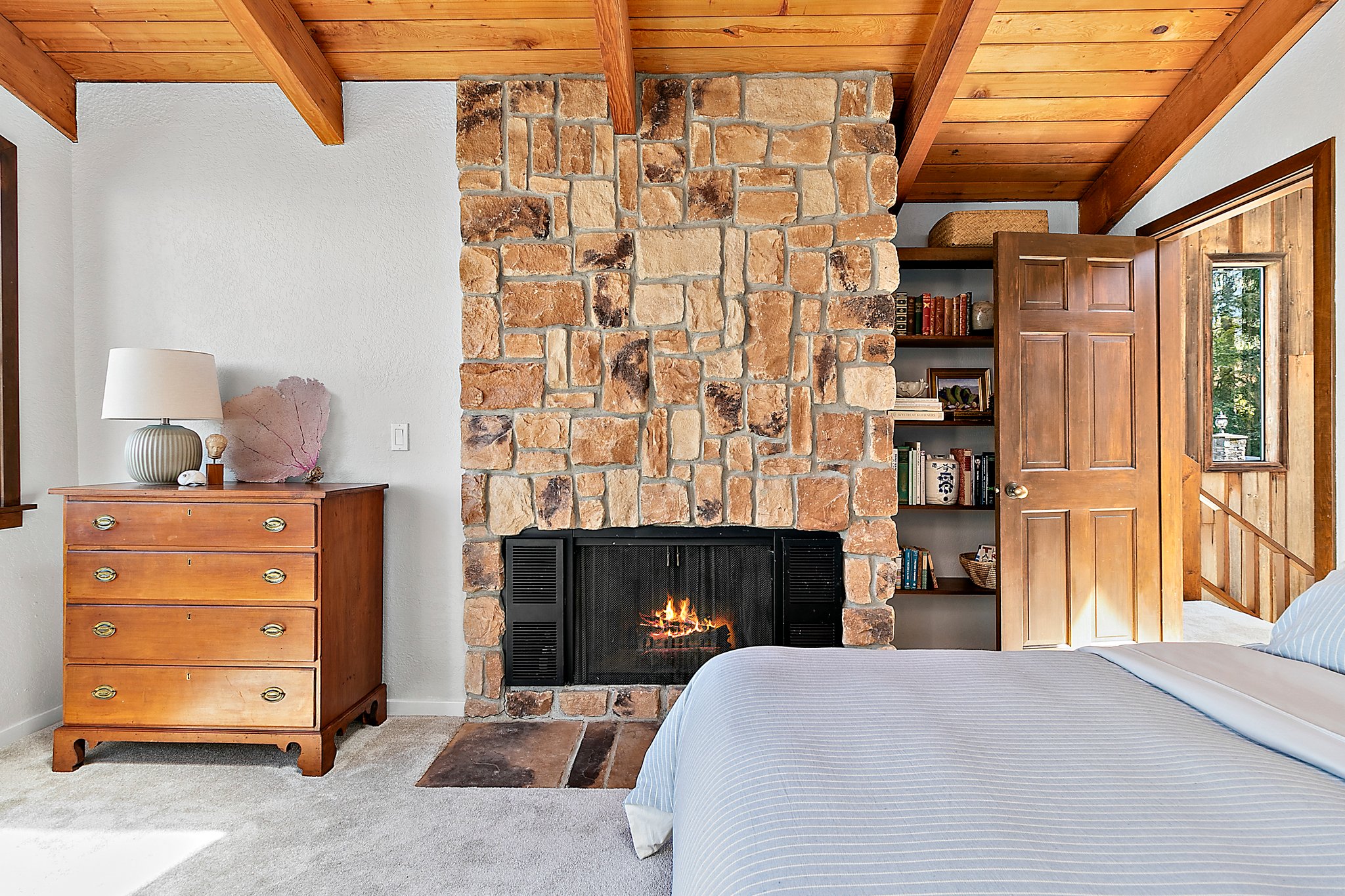 Primary Bedroom/fireplace