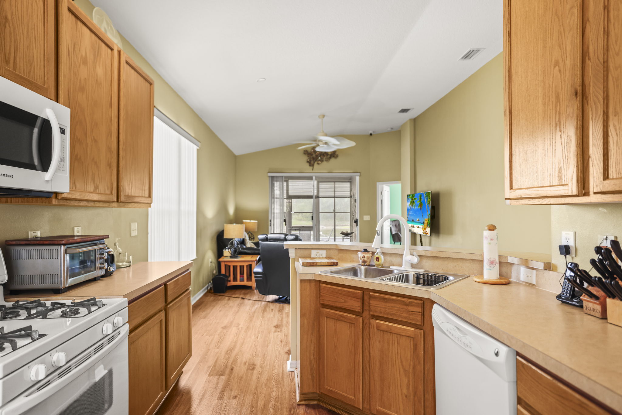 Kitchen into LR - 495A5771