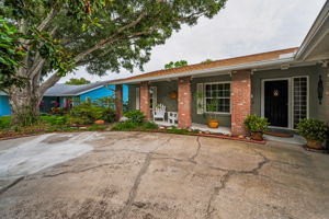 Front Exterior24