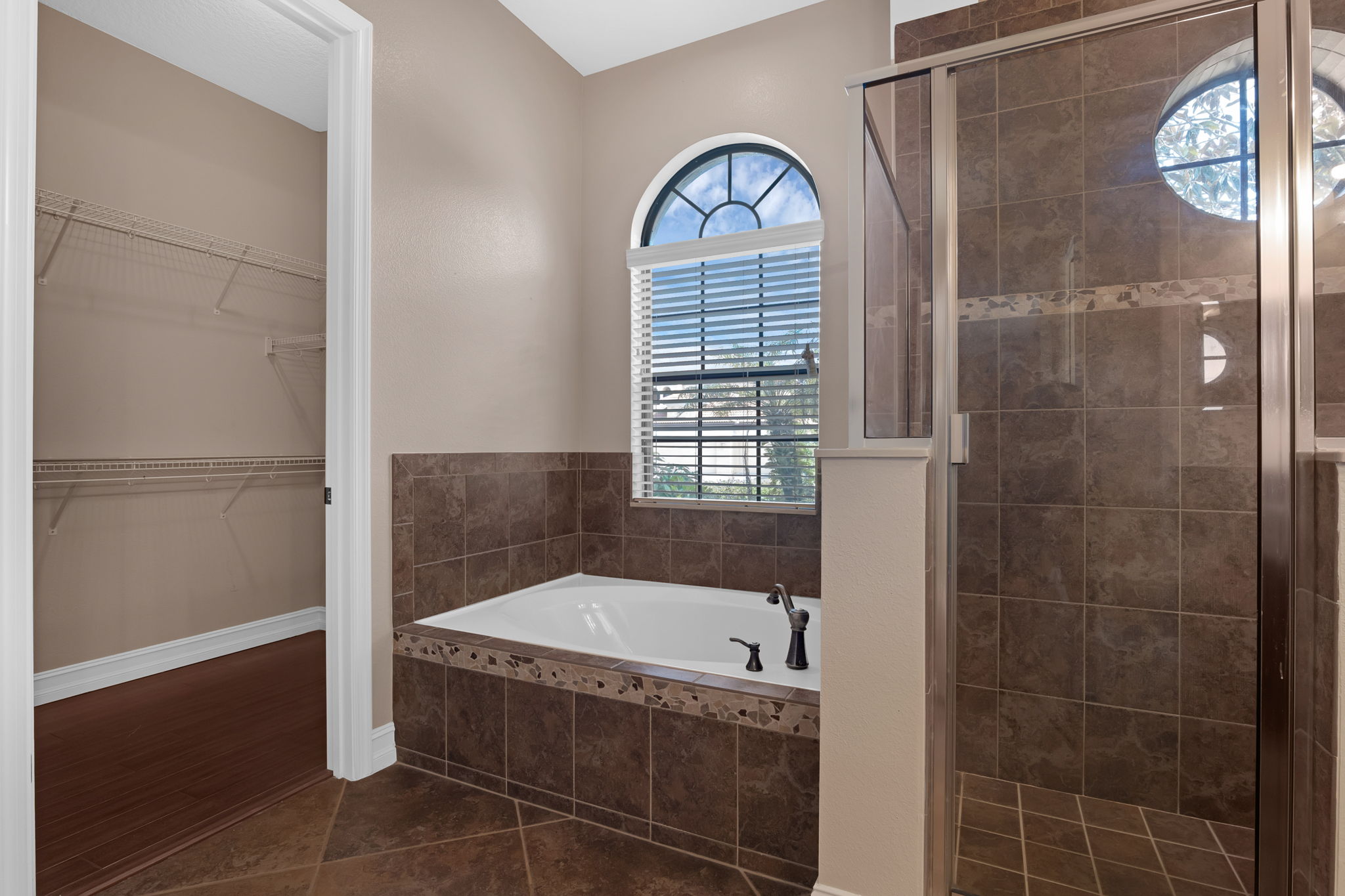 Primary Bathroom, Separate tub/shower