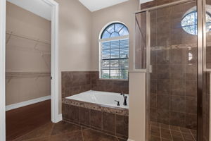 Primary Bathroom, Separate tub/shower