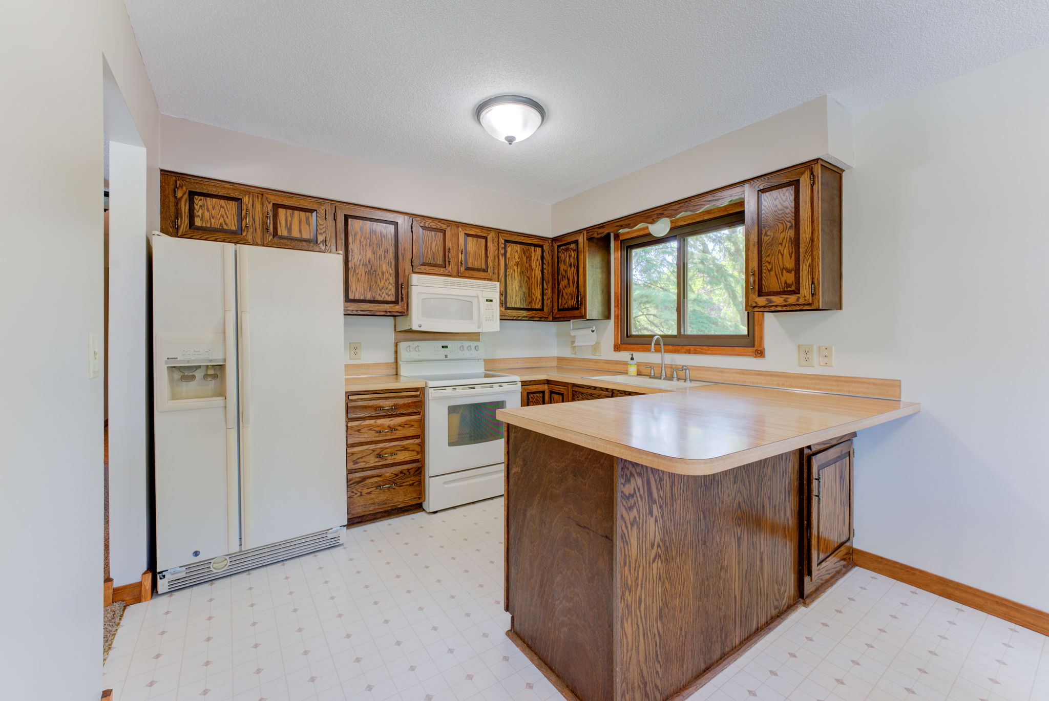 Kitchen/Breakfast Bar