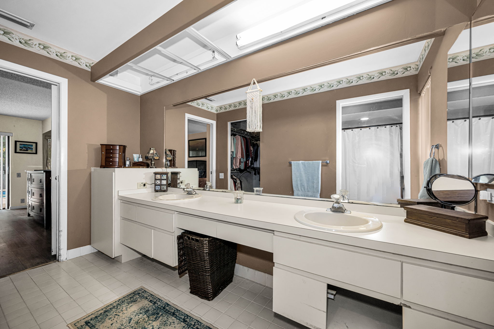 Primary Bathroom 1b
