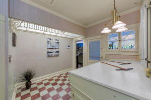Kitchen Eat-In 1