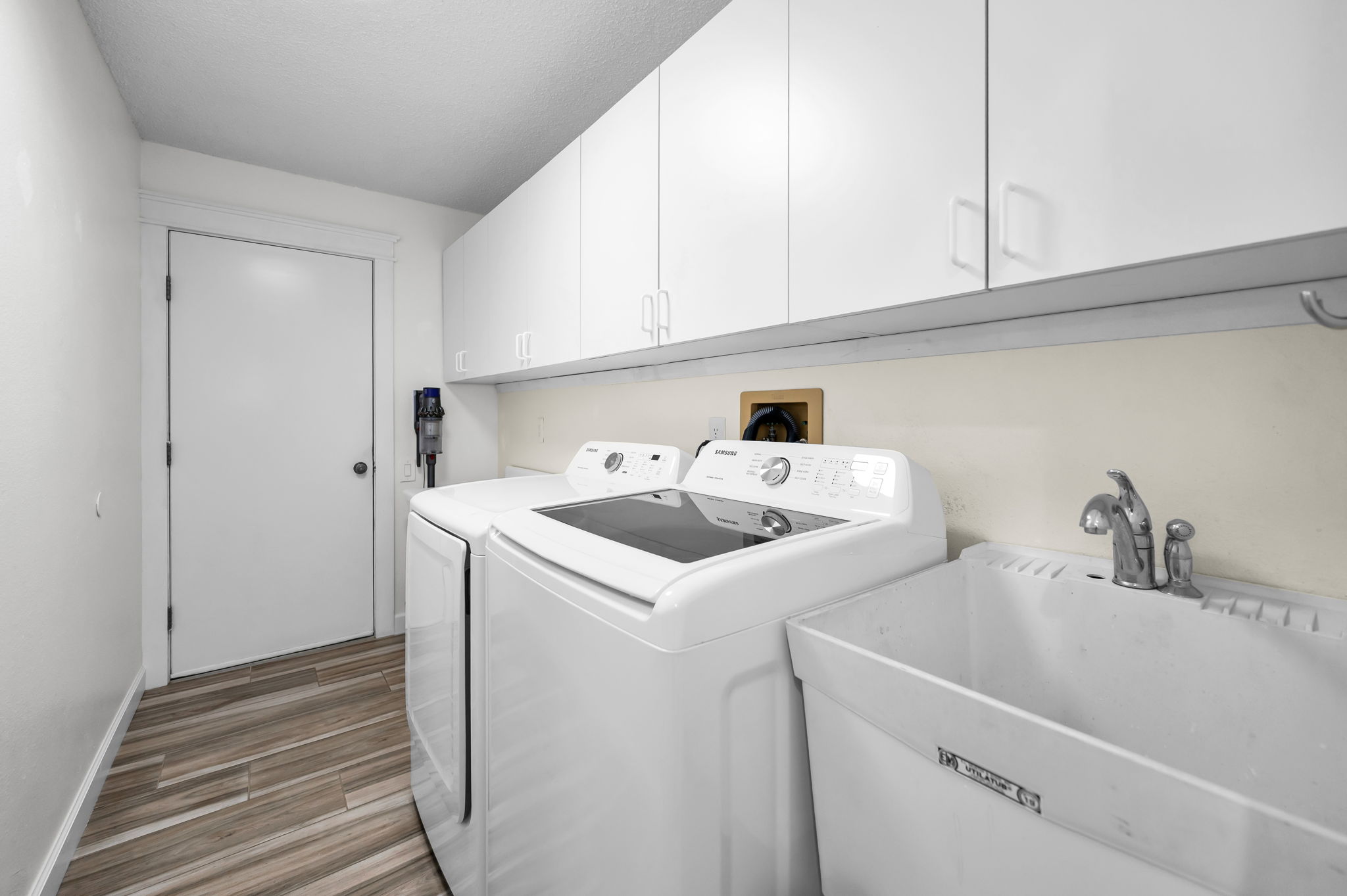 Laundry Room1a