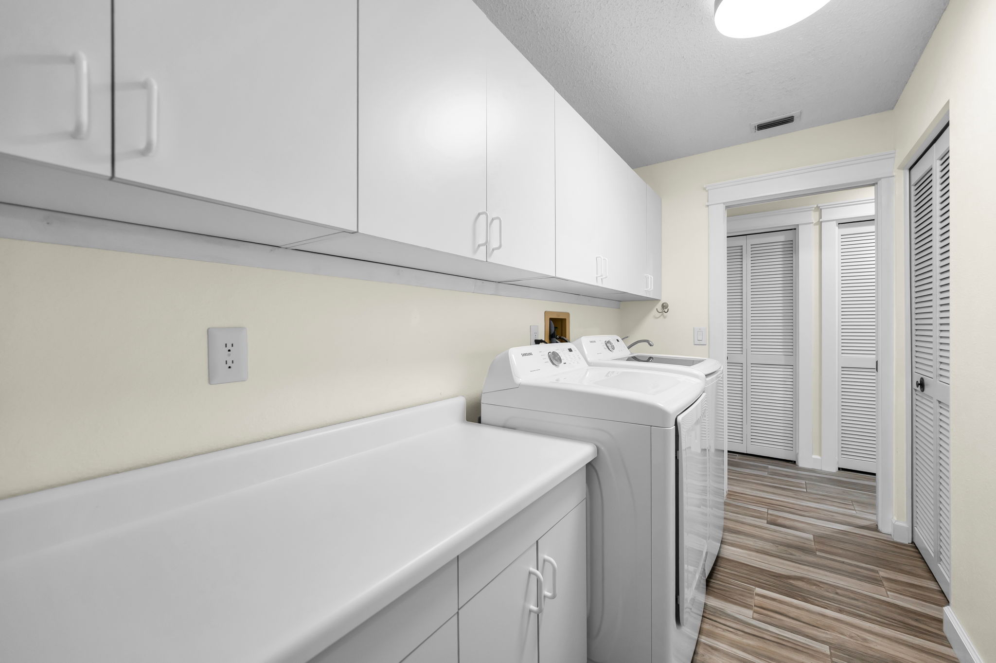Laundry Room1b