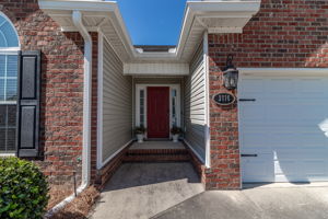 Front Porch/Entrance