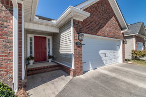 Front Porch/Entrance