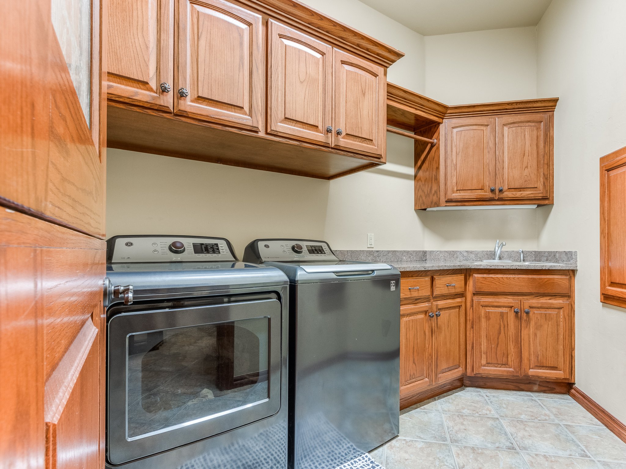  Photo 33