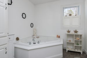BedroomPrimaryBath-4