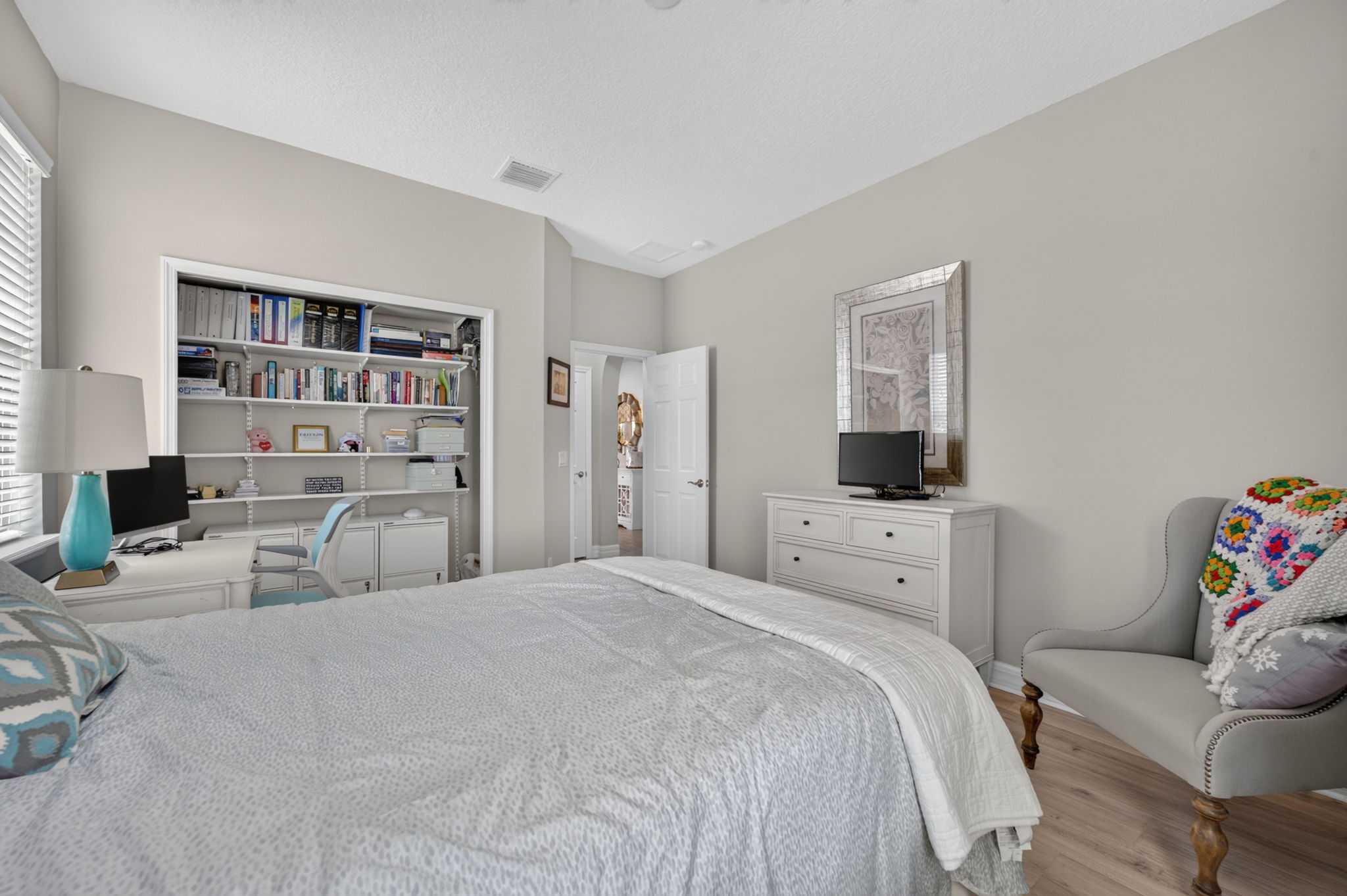  Photo 33
