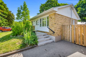 Front Porch/Entrance