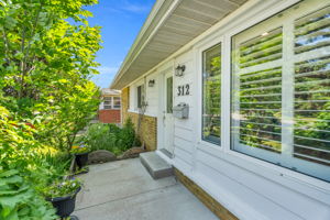 Front Porch/Entrance
