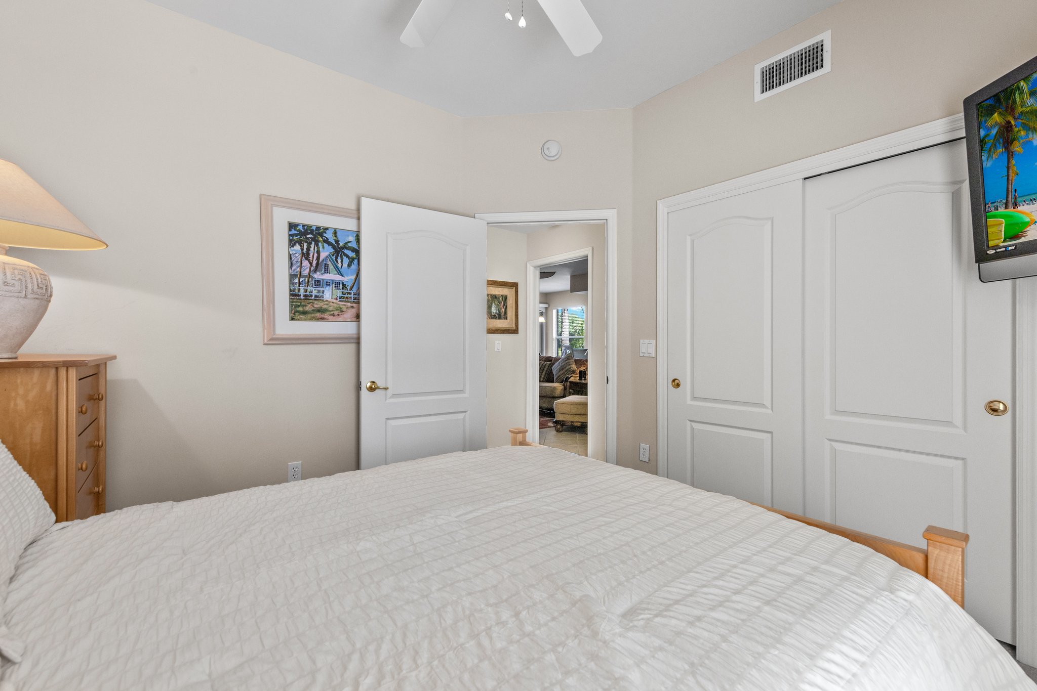 Guest Bedroom 4.jpg
