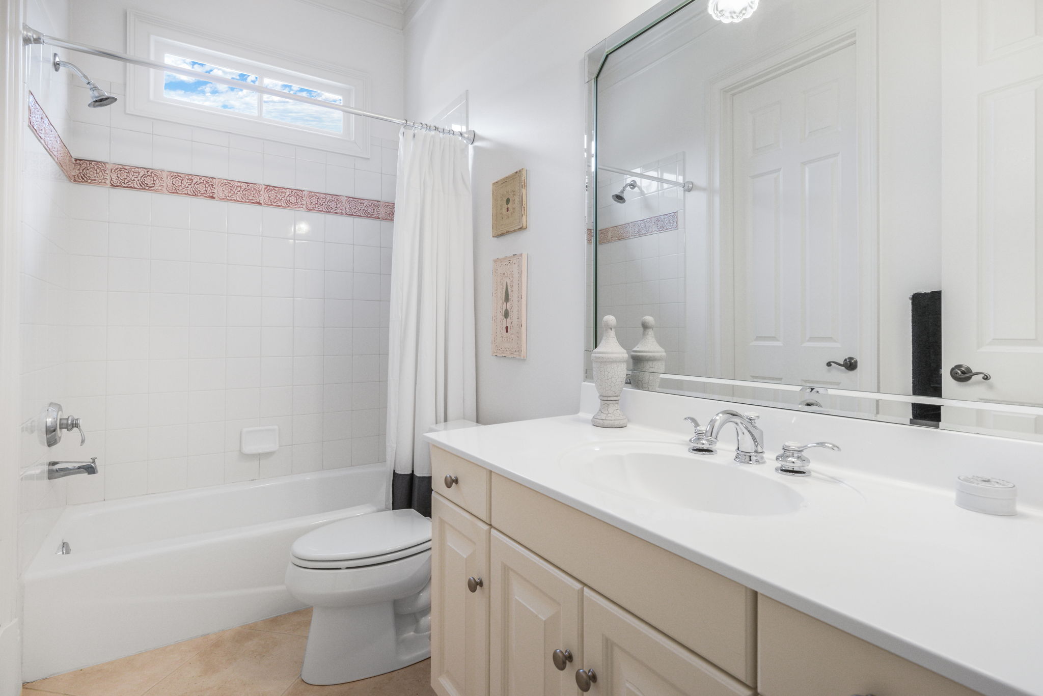 Bedroom 3- Ensuite Bath